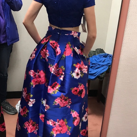 Prom dress!! - Picture 3 of 3
